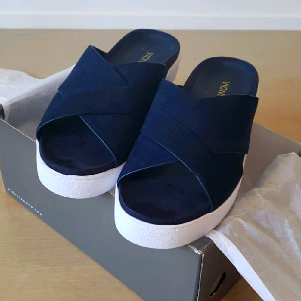 Vionic Lou Sandals NWT